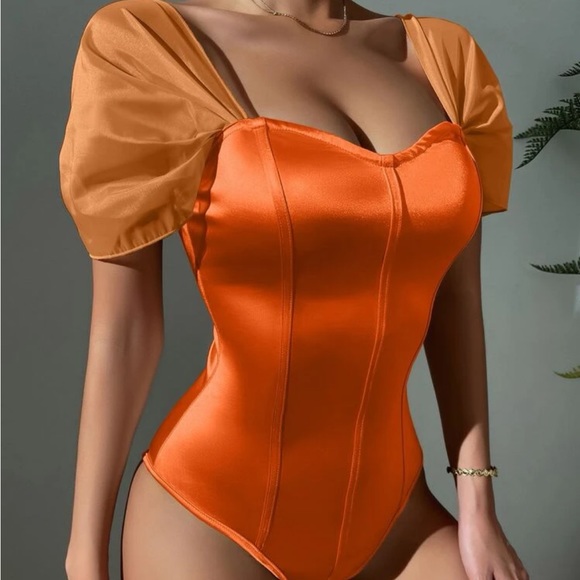 Luxe champagne sweetheart neck satin bodysuit - Picture 15 of 16